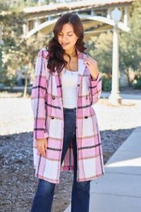 Bold Plaid Coat with Sophisticated Lapel Collar and Chic Button-Up Detail