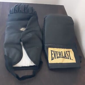  EVERLAST BOXING GLOVES 4302 Size S/M Black Training