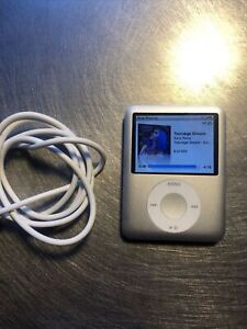 Apple iPod Nano 3rd Generation 8 GB Very Nice. New Battery