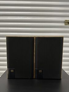 JBL  J2050 Bookshelf speakers pair excellent condition