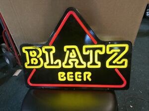 Vintage Blatz Lighted Beer Triangle Sign Great Bar Light Sign 22”x16”