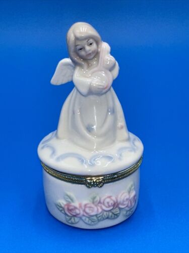 Vintage Angel With Flowers Gold Hinged 4