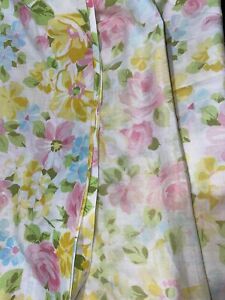 New ListingVintage PEQUOT Twin Flat Sheet Floral Flowers Used
