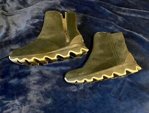 SOREL  Black Suede Boots Women's Boots Ankle Ridge Groove Bottom Size 5.5 Winter