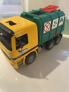 Bruder Recycling Truck 2001 Actros Mercedes Benz 4143 Trash Rear Loading Germany