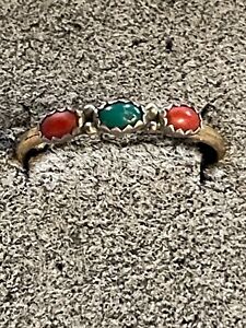 Old Pawn Green Turquoise Coral Ring Gold Band Size 10