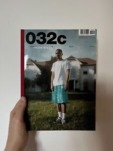 032c magazine 33rd Issue Berlin Winter 2017-18 with stickers