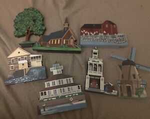 Shelia's collectibles houses Lot Of 7 HOUSES & ACCESSORIES