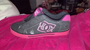 dc skate shoes size 8 womens pink and black