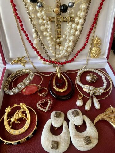 Vintage Estate Costume Jewelry Lot! MONET, TRIFARI and more!