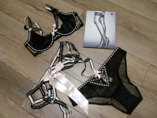 Victoria's Secret Dream Angels Ribbon Slot Panty , garter, open cup bra 36D / L