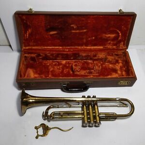 Vintage Beacon Boston Mass Trumpet in Case Serial #: 17075 (Getzen stencil ?)