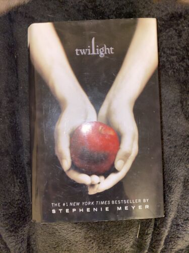 Twilight Saga: Twilight by Stephenie Meyer (2005, Hardcover)