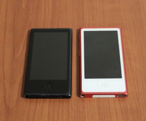 2 APPLE IPOD MODEL A1446 ONE BLACK AND ONE RED PARTS AND REPAIR NEED BATTREY