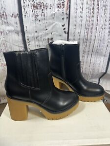 NIB Women’s Classy Boots, Sun Stone, Black And Brown L, Size 5