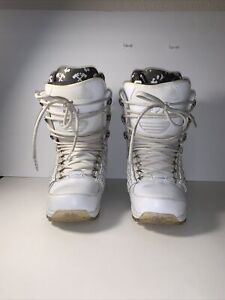 size 9 thirty two snowboard boots “lashed” For Women