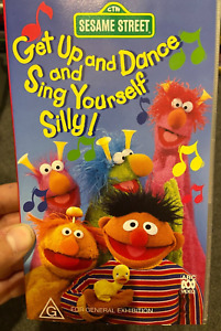 Sesame Street : Get Up And Dance & Sing Yourself Silly VHS VIDEO TAPE (kids)