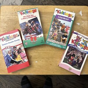 Kidsongs VHS Lot Of 4. Like New With Song Books.