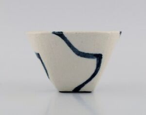 Danish studio ceramicist. Bowl in glazed stoneware. Late 20th C.