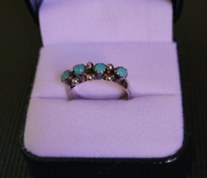 Zuni Harvey Era Sterling Silver Snake Eye Petit Point Turquoise Ring: Size 7.5