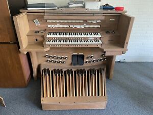 New ListingALLEN ORGAN WITH PEDALS AND CARD READER
