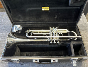 NEARLY NEW SILVER YAMAHA Trumpet w/Case NO RESERVE!