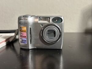 Nikon Coolpix E5600 5.1 MP Compact Digital Camera (Silver) Tested and Working!
