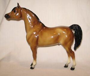 Breyer horse Dune glossy golden bay proud arabian stallion
