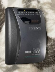 Sony FM/AM Walkman WM-FX321 Works with clip
