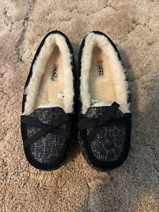 Ugg Slippers Size 7