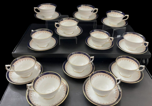 Aynsley LEIGHTON Cobalt Smooth 11 Cup & Saucer Sets  Gold Bands  2 3/8