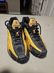 Nike Shox R4 Metallic Black Gold Authentic Shoes 8.5 104265-702 Rare