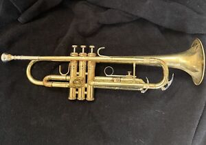New ListingKING 601 Bb Student Trumpet in Case With Mouthpiece