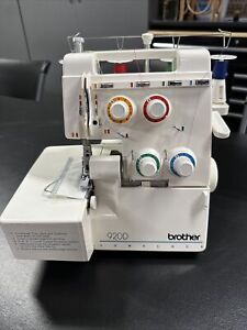 Brother 920D HOMELOCK Serger Sewing Machine with Power Cord/Foot Pedal — NEW!