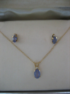 VINTAGE DELICATE 14K YELLOW GOLD TANZANITE NECKLACE & EARRINGS SET