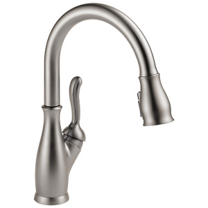 Delta Leland Pull-Down Kitchen Faucet in Stainless-Certified Refurbished