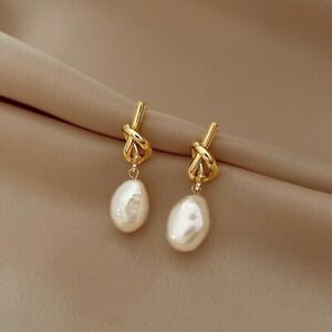 Woman 18K Gold Plated Knot Vintage Style Baroque Pearl Earring Stud Drop