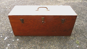 New ListingAntique Tool Box Carpenters Wood Dove Tail   291/2  x10 1/2 x 12 1/2