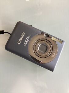 CANON IXUS 95 IS BLUE 10MP Pocket Digital Camera Excellent  Battery Charger