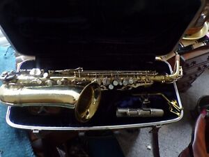 Conn Shooting Star Alto Saxophone With Conn Carrying Case  Working