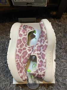 Oofos OOmg eeZee Low Womens Size 5 Shoes Slip On Rose Leopard Recovery Sneaker