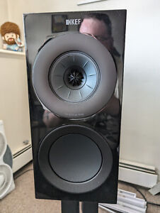 KEF R3 Speakers (Pair) In excellent condition! Ships in original packaging!