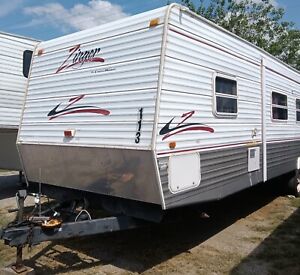 New Listing2006 Crossroads RV 32' ZINGER WITH 2 SLIDEOUTS