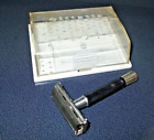 New ListingVERY NICE 1968 GILLETTE SAFETY RAZOR CODE N4  IN CASE