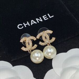 Pre-owned Chanel Crystal Classic CC logo Earrings Pearl Pendant Gold