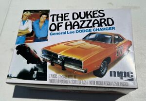 New MPC  The Dukes of Hazzard General Lee DODGE CHARGER 1/25 Scale Model  1979
