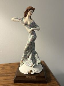 New ListingBeautiful Italian Figurine Of Lady