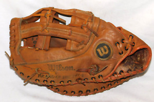 Wilson A9886 13.75” Softball First Base Mitt Left Hand Throw LHT w/poor lining