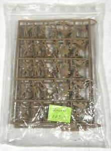 Revell WWII Soviet Infantry 1:72 Scale Kit #02510 NO BOX COMPLETE