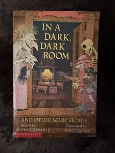 IN A DARK, DARK ROOM AND OTHER SCARY STORIES By Alvin Schwartz 1984 - See Photos